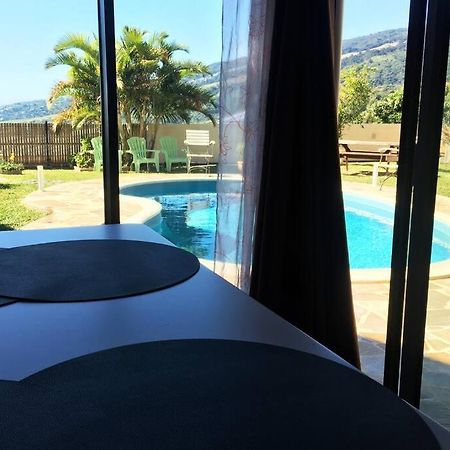 Bungalow Des Pensees Piscine Chauffee 28° 圣丹尼斯 外观 照片
