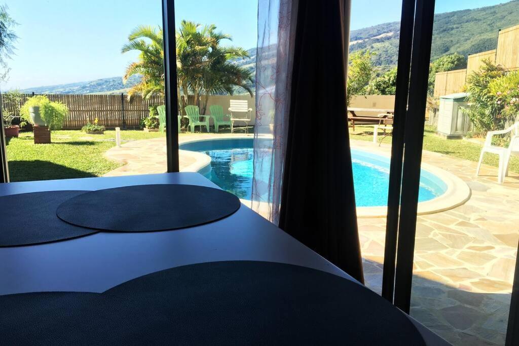 Bungalow Des Pensees Piscine Chauffee 28° 圣丹尼斯 外观 照片
